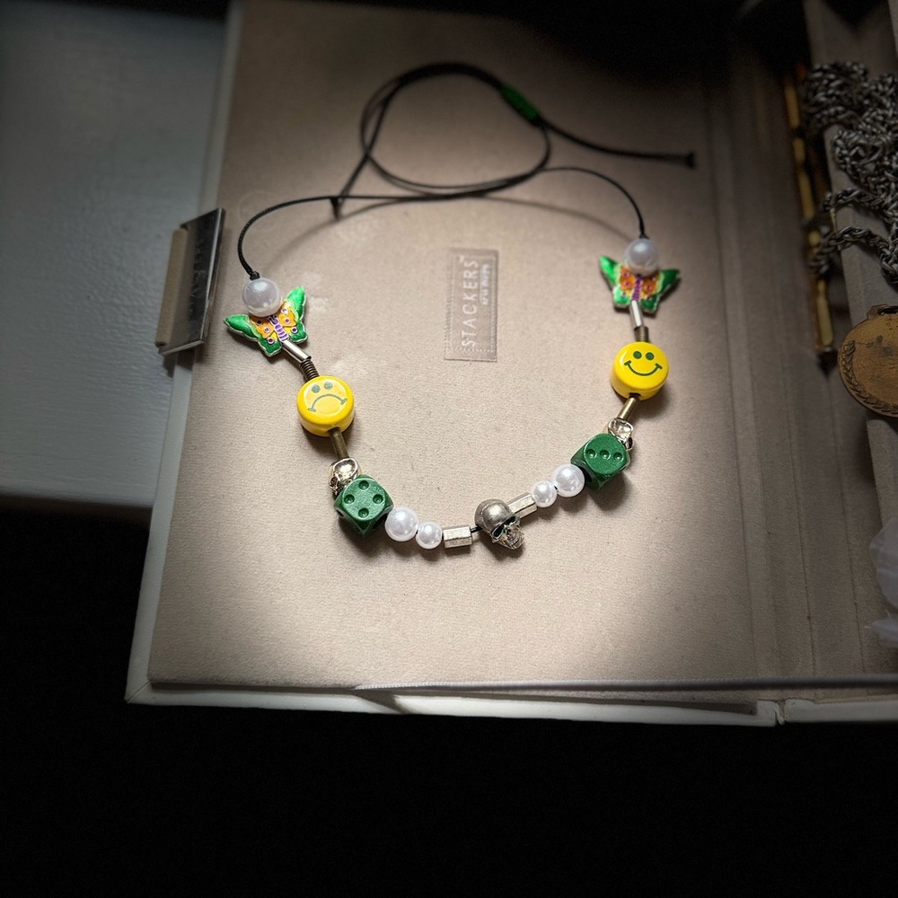 EVAE+ Smiley Pearl Necklace